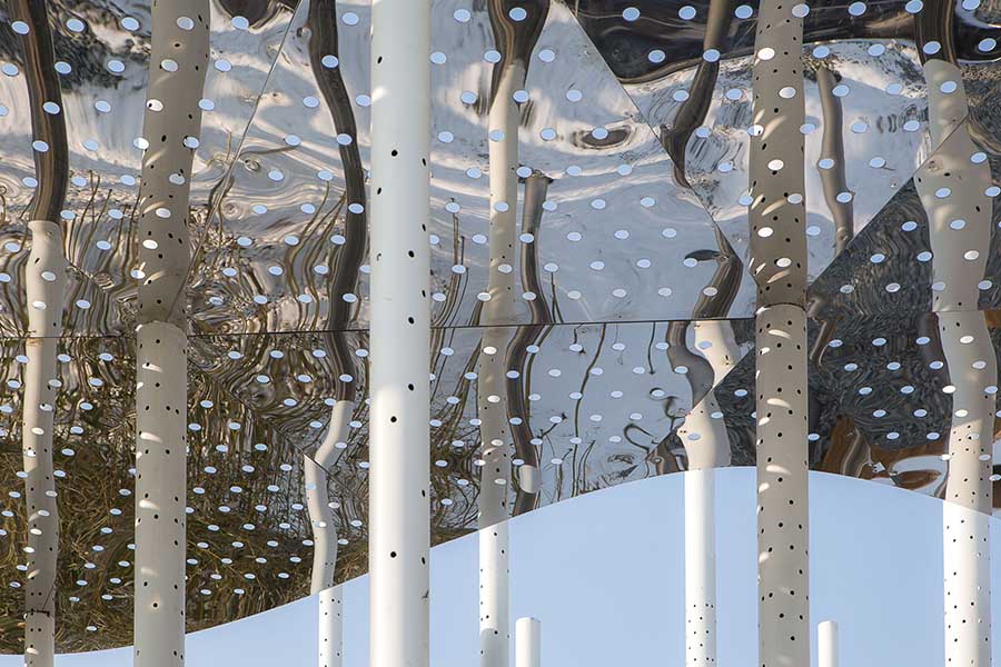 The perforations on the mirror panels create an interplay of light and shadow marking the passing of time. Photo ©Aurelien Chen