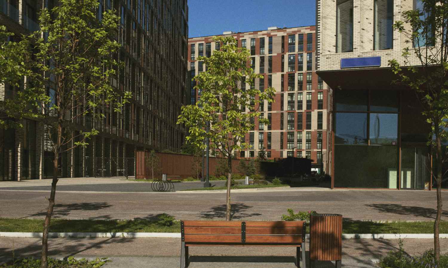 Analog-city-landscape-with-buildings_www.freepik.com